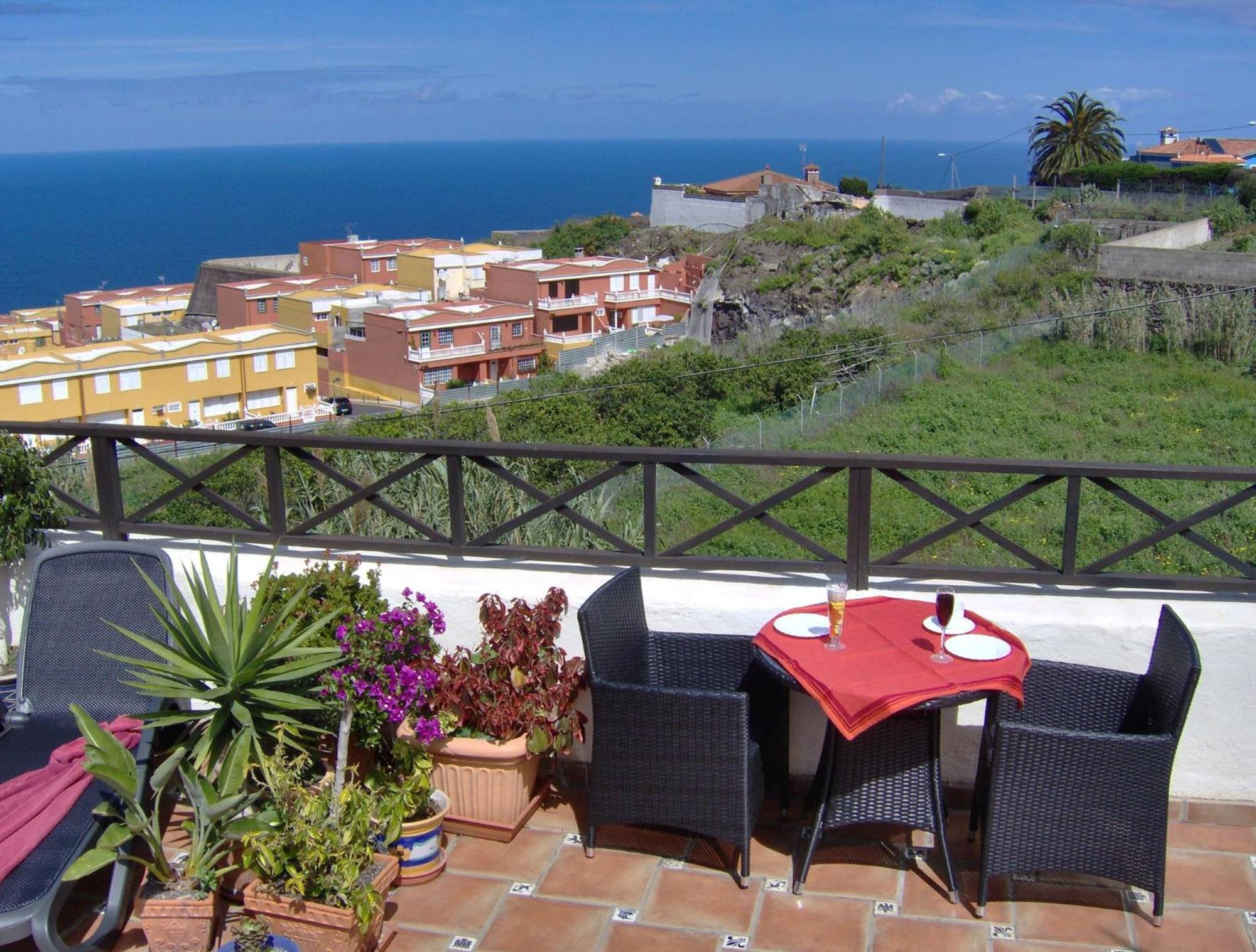 Holiday Home To The Street With Big Kitchen Icod De Los Vinos Exterior photo
